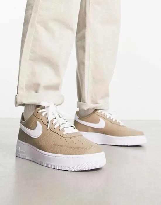 Air Force 1 '07 sneakers in khaki and white