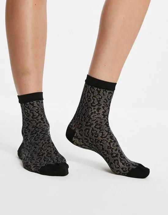 animal mesh ankle socks in black