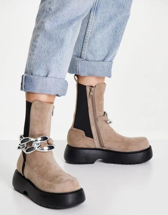 Artist chelsea boots with chain in taupe
