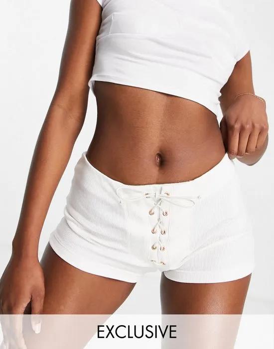 ASYOU booty shorts with lace up in cream