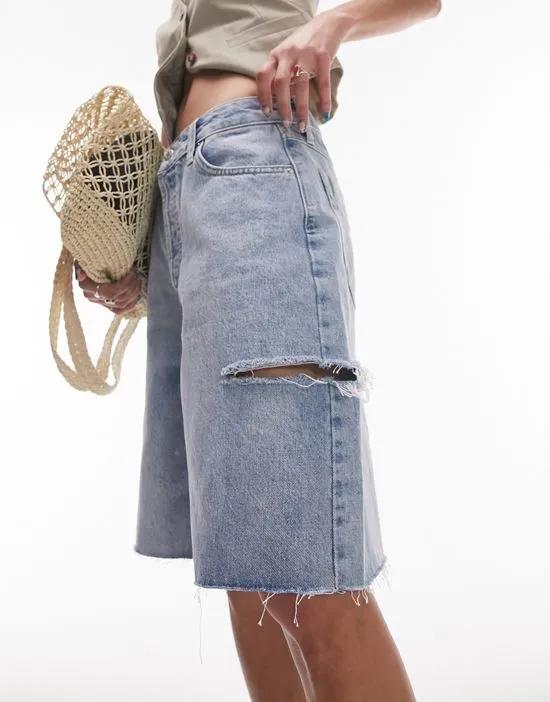 baggy denim short with side rip in bleach