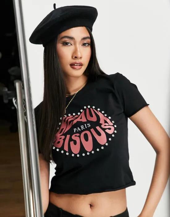 'Beaux Bisous' lips graphic cropped tee in black