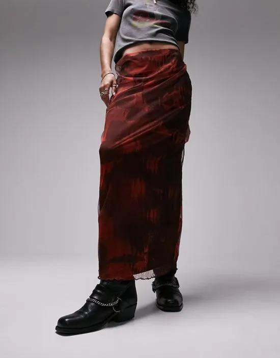 blurred floral crinkle midi skirt in red