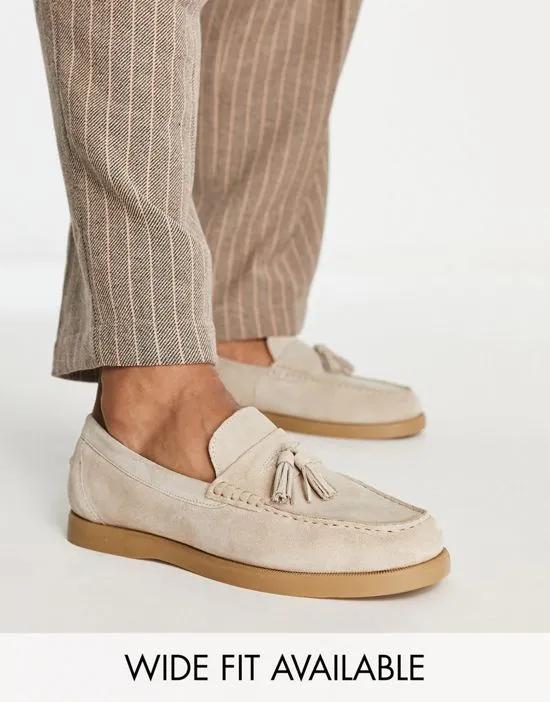 boat shoe in beige suede with contrast sole