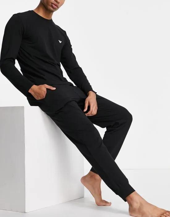 Bodywear sweatshirt and sweatpants set in black