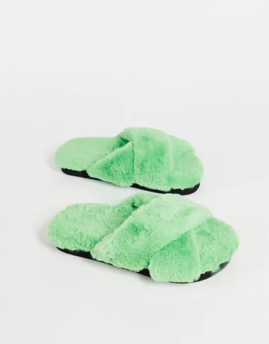 borg fleece slippers in green - MGREEN
