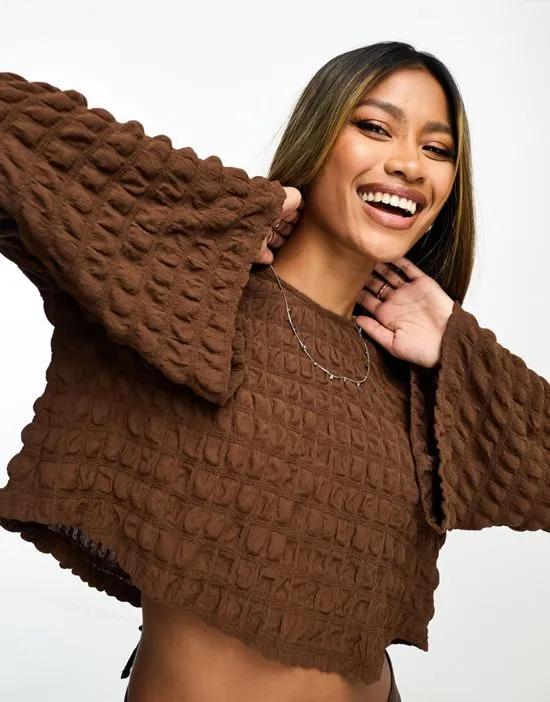 bubble textured long sleeve tie back top in chocolate