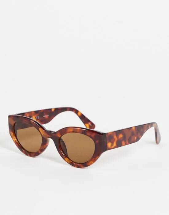 cat eye sunglasses in brown tortoiseshell