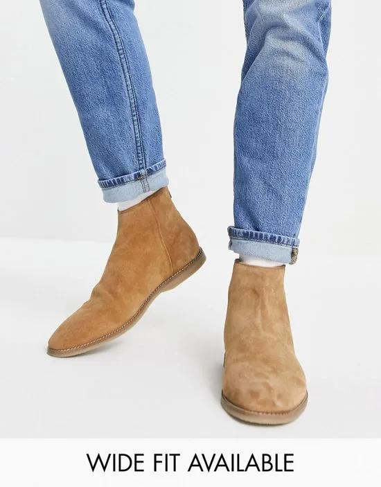 chelsea boot in tan suede