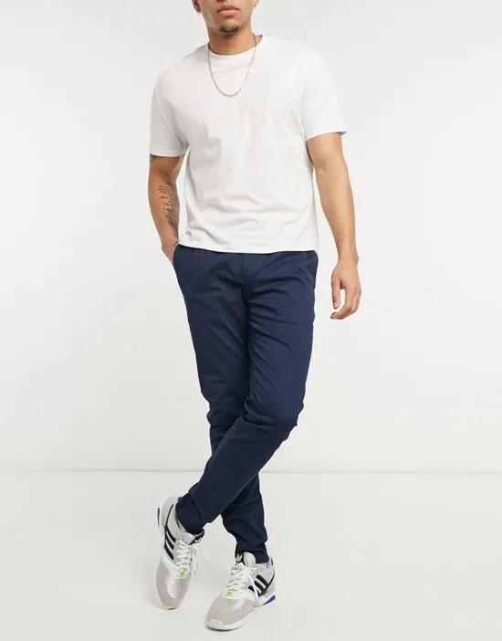 chino in slim fit navy