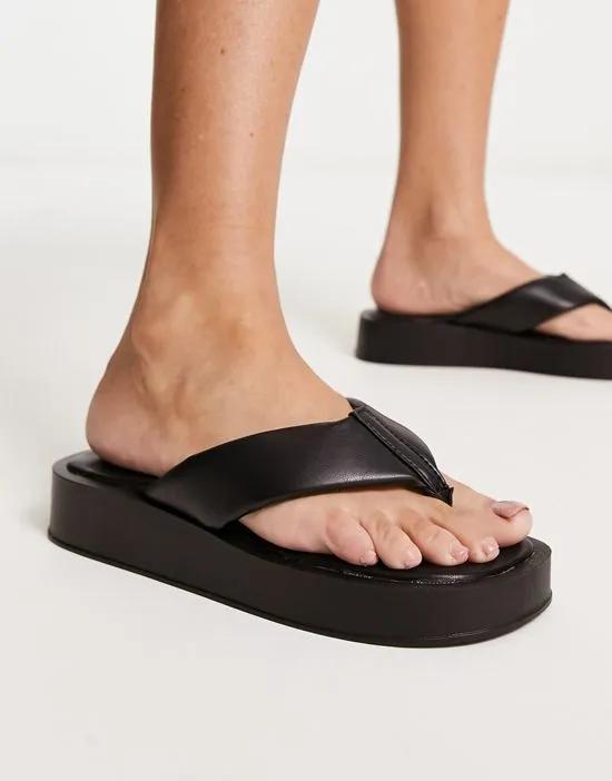 chunky thong sandal in black