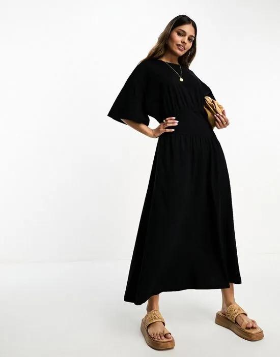cinched waist midi tee dress in black