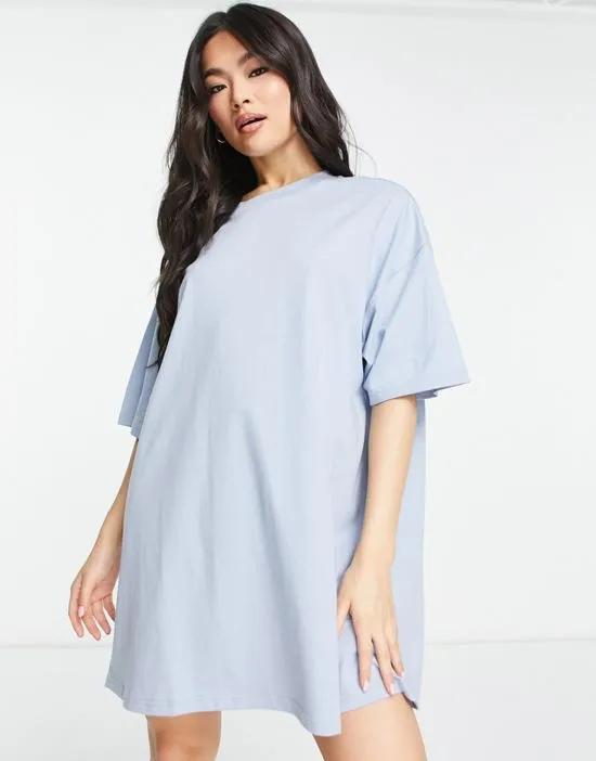 classic t-shirt dress in washed blue