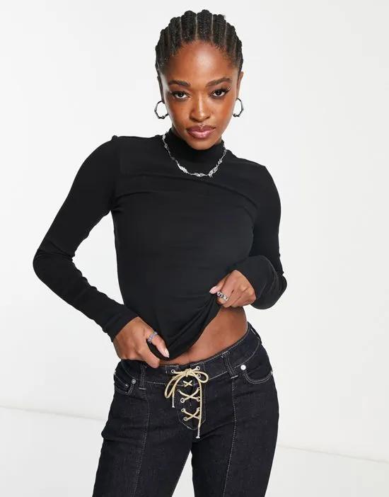 Close fitted turtle neck long sleeve top in black