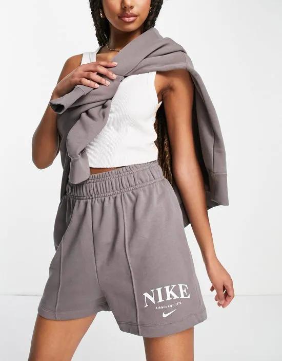 Collegiate logo fleece shorts in gray