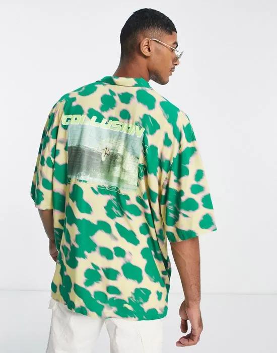 COLLUSION festival surfing short sleeve shirt in green retro print