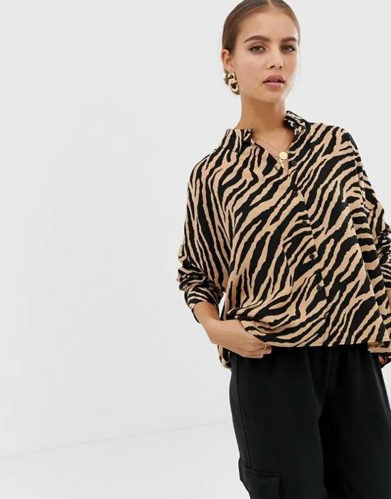 cropped long sleeve shirt in tiger animal print