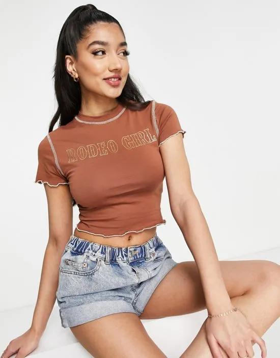 cropped 'Rodeo Girl' 90s tee in rust