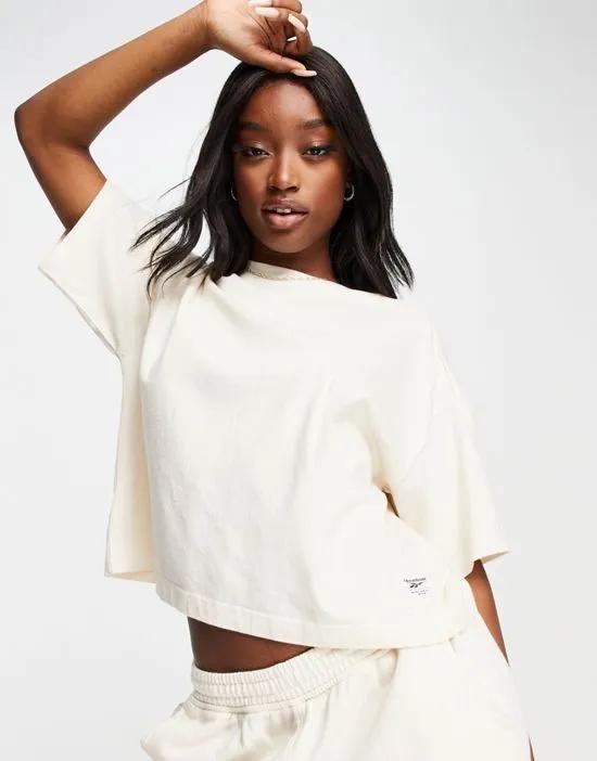 cropped t-shirt in off white - CREAM