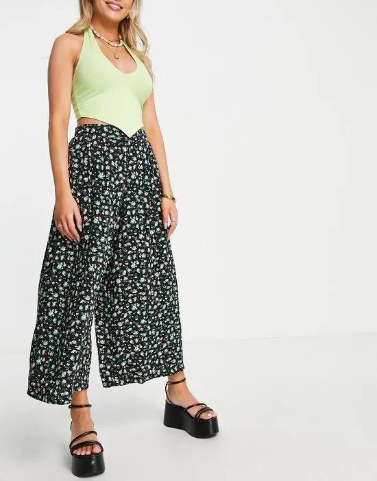 cropped wide leg pants in black floral