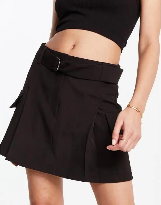 d-ring belt utility mini skirt in black