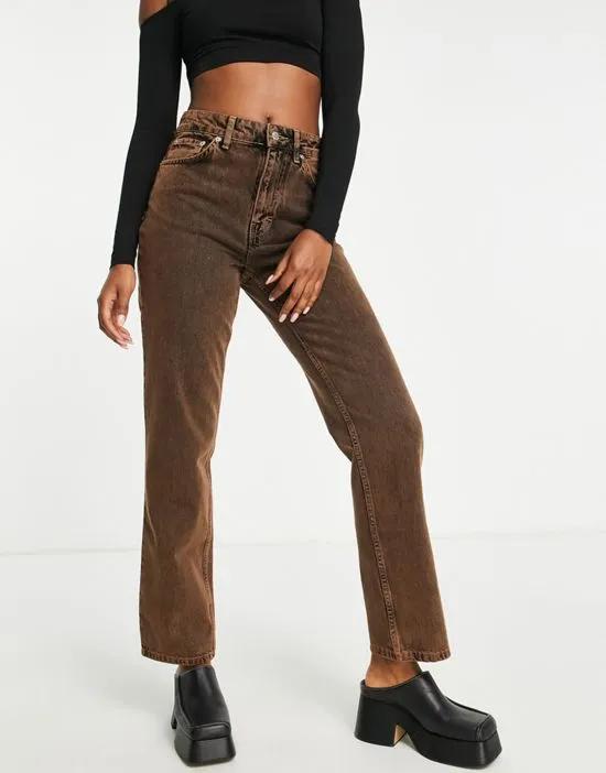 Dad jeans in brown overdye