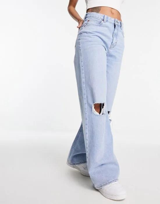 dad jeans in light blue with rips
