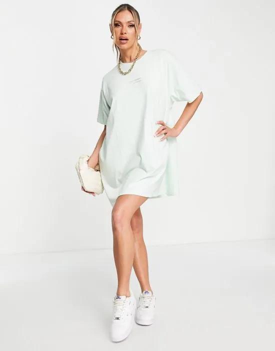 dreams oversized t-shirt dress in sage