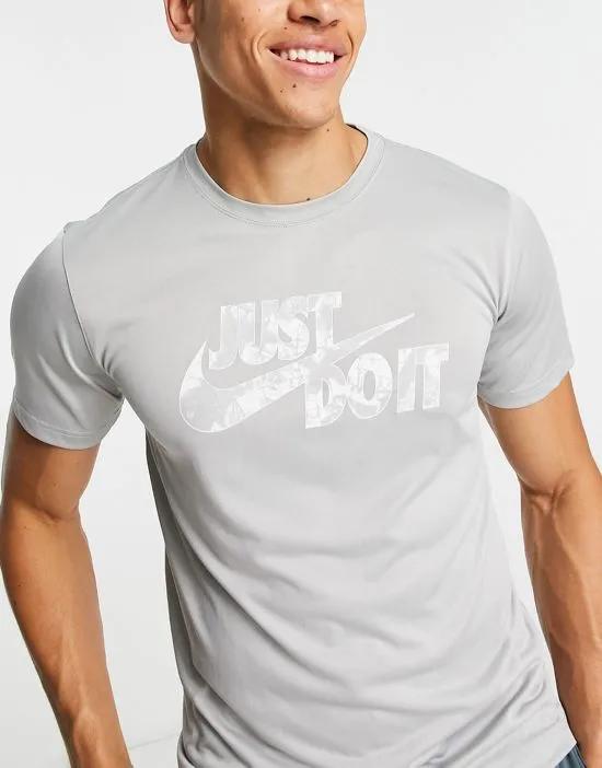 Dri-FIT Legend graphic T-shirt in gray