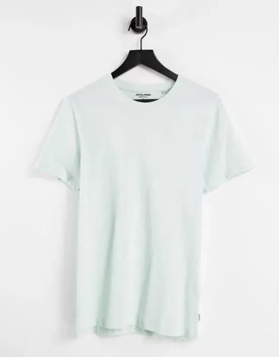 essential crew neck t-shirt in pale green