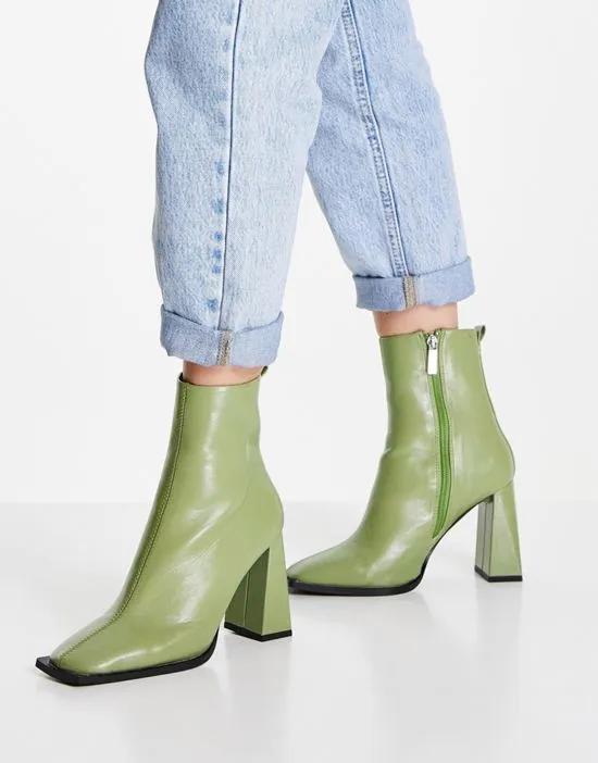 Excel high-heeled ankle boots in green