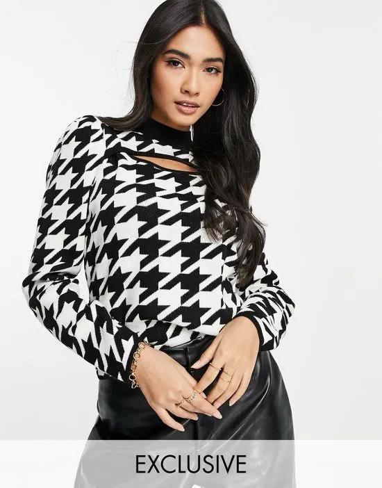 Exclusive knitted top with high neck and cut out in oversized houndstooth