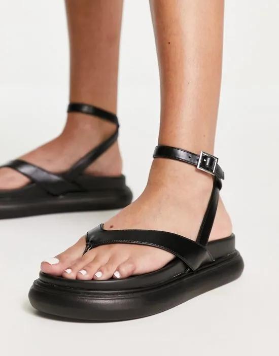 Fahrenheit chunky toe thong sandals in black