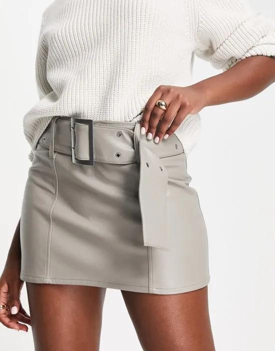 faux leather belted mini skirt in gray