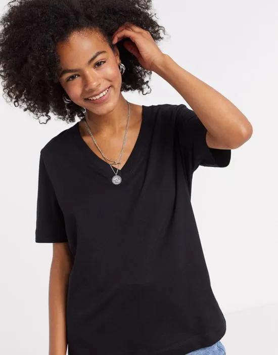 Femme cotton short sleeve v neck T-shirt in black - BLACK