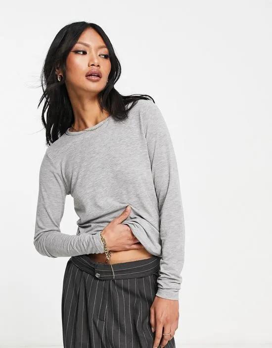 fine knit long sleeve crew neck top in gray heather