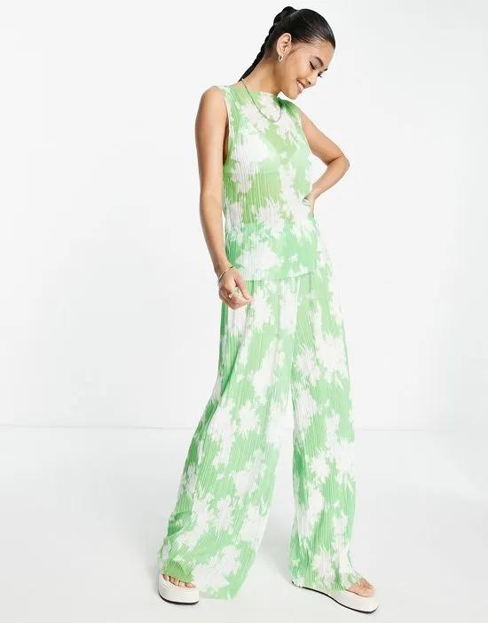 floral plisse straight leg pant in green - part of a set