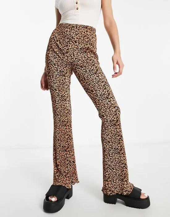 floral print plisse flared pants in brown