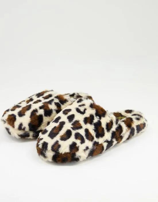 fluffy mule slipper in leopard