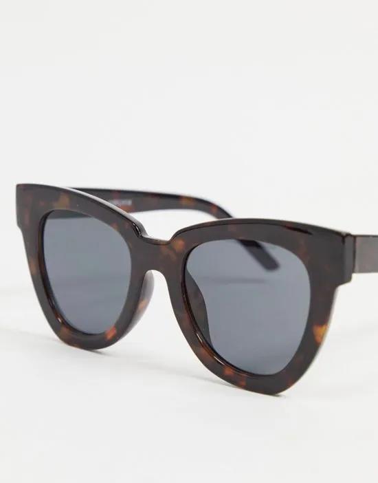 frame chunky flare cat eye sunglasses in dark crystal tort