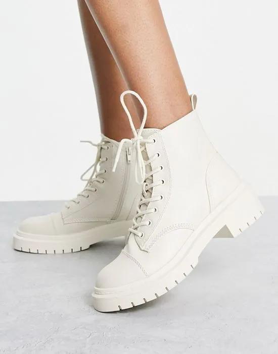 Goer lace up boots in white