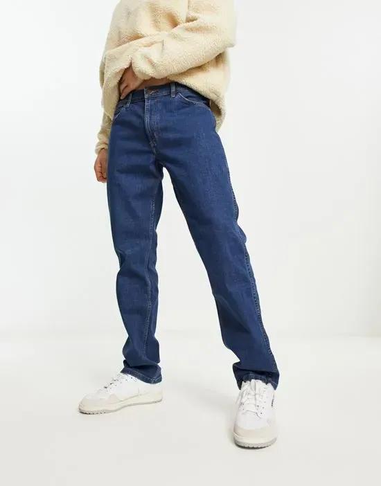 Greensboro regular fit jeans in mid blue