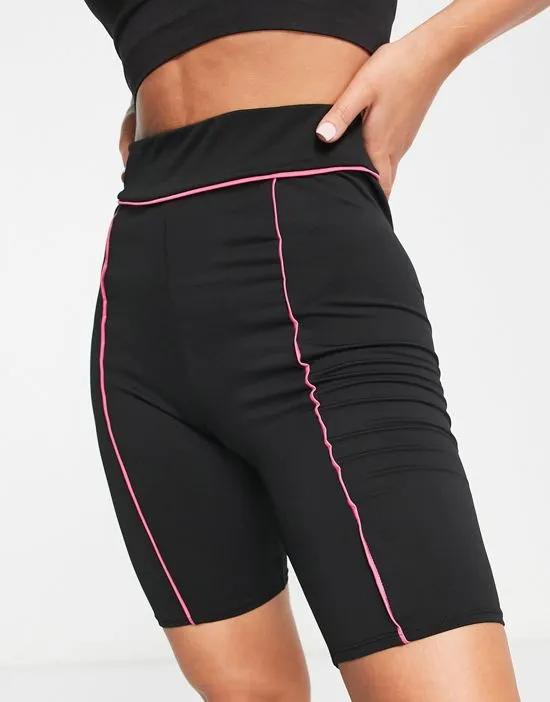 gym legging shorts with contrast piping in black