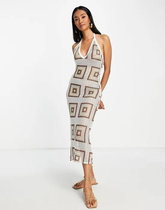 halter maxi dress in brown crochet with square print