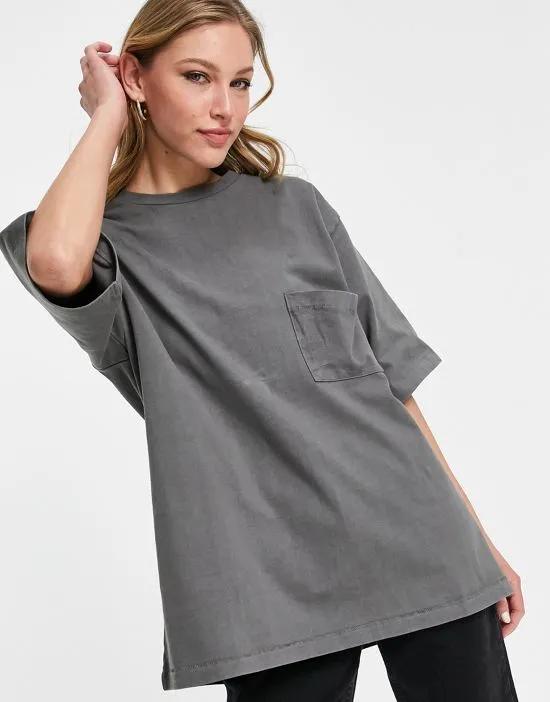 Hedy short sleeved T-shirt with pocket detail in gray