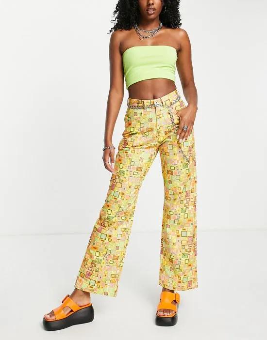 high waisted mom pants in retro print with square waist belt