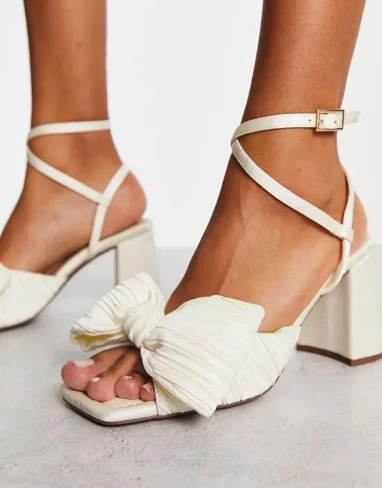 Hitched bow detail mid heel sandals in ivory