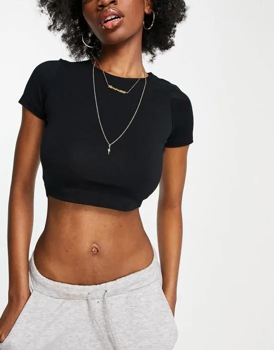 Hourglass fitted crop t-shirt in black