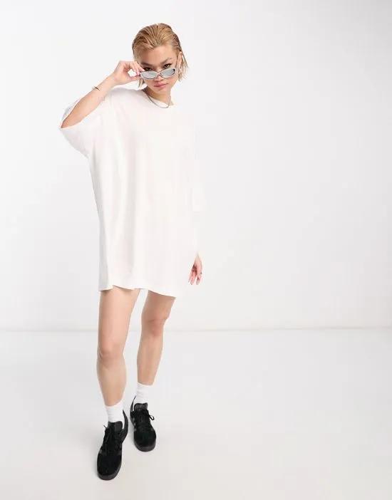 Huge Exclusive T-shirt dress in white