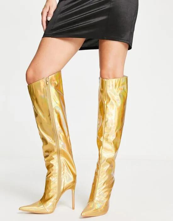 Independent metallic knee boots in gold